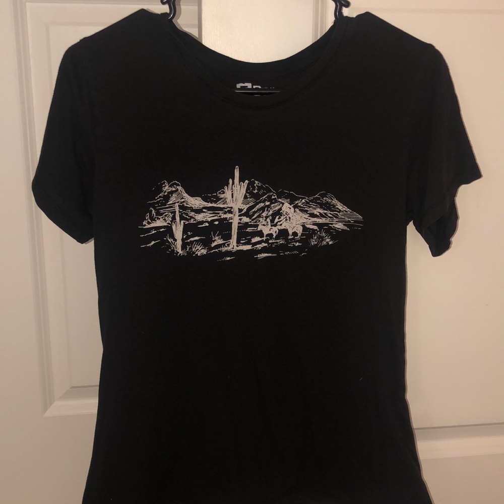 short sleeved black t shirt